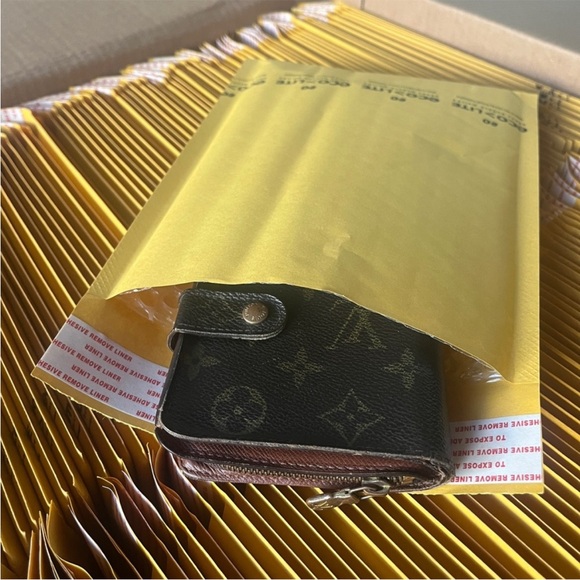 Bubble Mailer - PACK OF 30, #0, 6.5" x 9" - Picture 1 of 5